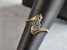 Load image into Gallery viewer, Womens Vintage Estate 14K Yellow Gold Diamond Cluster Ring, 2.1g E6998