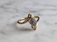 Load image into Gallery viewer, Womens Vintage Estate 14K Yellow Gold Diamond Cluster Ring, 2.1g E6998