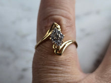 Load image into Gallery viewer, Womens Vintage Estate 14K Yellow Gold Diamond Cluster Ring, 2.1g E6998