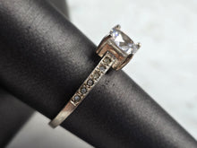 Load image into Gallery viewer, Womens Vintage Estate Sterling Silver CZ Ring 3.0g 7006