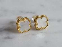 Load image into Gallery viewer, Womens Sterling Silver 4 Leaf Clover Earrings 1.8g E7028