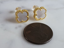 Load image into Gallery viewer, Womens Sterling Silver 4 Leaf Clover Earrings 1.8g E7028