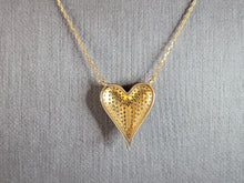 Load image into Gallery viewer, Womens Vintage Estate Sterling Silver Gold Tone Heart Pendant Necklace 3.2g E7031
