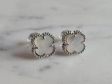 Load image into Gallery viewer, Womens Sterling Silver 4 Leaf Clover Earrings 1.8g E7033