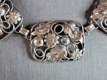 Load image into Gallery viewer, Womens Vintage Estate Sterling Silver Floral Filigree Bib Necklace 30.5g E7041