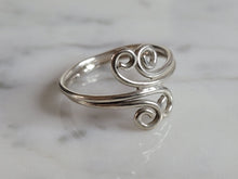 Load image into Gallery viewer, Womens Vintage Estate Sterling Silver Modernist Ring 2.2g E7052