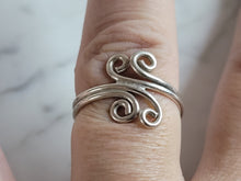 Load image into Gallery viewer, Womens Vintage Estate Sterling Silver Modernist Ring 2.2g E7052