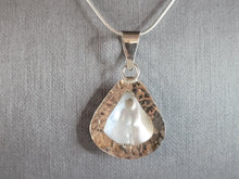 Load image into Gallery viewer, Womens Vintage Estate Sterling Silver MOP Necklace 9.0g E7058