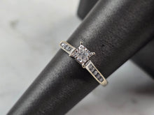 Load image into Gallery viewer, Women&#39;s Vintage Estate 10K White Gold Diamond Ring, 1.7g E7059