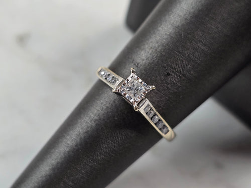 Women's Vintage Estate 10K White Gold Diamond Ring, 1.7g E7059