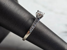 Load image into Gallery viewer, Women&#39;s Vintage Estate 10K White Gold Diamond Ring, 1.7g E7059