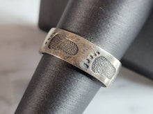Load image into Gallery viewer, Womens Vintage Estate Sterling Silver Foot Prints Ring 4.8g E7074