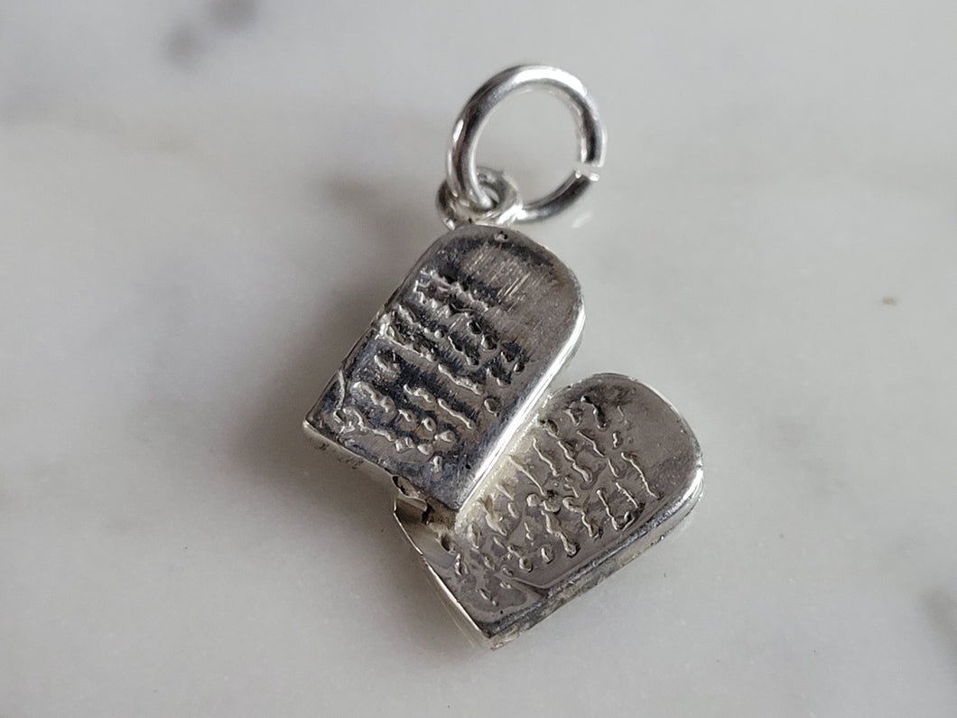 Sterling Silver Jewish Catholic Religious Ten Commandments Pendant 2.6g E7076