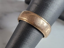 Load image into Gallery viewer, Womens Vintage Estate 10K Yellow Gold Wedding Band Ring 5.9g E7084