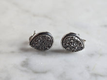 Load image into Gallery viewer, Womens Vintage Estate Sterling Silver Druzy Earrings 2.3g E7093