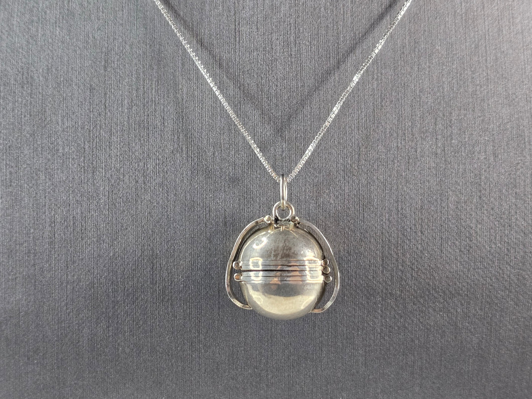 Womens Vintage Estate Sterling Silver Necklace Grandma Locket 14.2g E7104