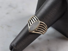 Load image into Gallery viewer, Womens Vintage Estate Sterling Silver Modernist Ring 5.1g E7114
