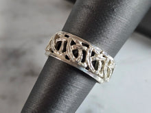 Load image into Gallery viewer, Womens Vintage Estate Sterling Silver Irish Celtic Eternity Knot Ring 3.4g E7137