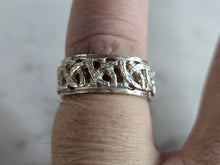 Load image into Gallery viewer, Womens Vintage Estate Sterling Silver Irish Celtic Eternity Knot Ring 3.4g E7137