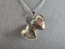 Load image into Gallery viewer, Womens Vintage Estate Sterling Silver Heart Pendant Locket Necklace 8.2g E7149