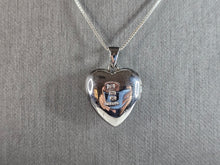 Load image into Gallery viewer, Womens Vintage Estate Sterling Silver Heart Pendant Locket Necklace 8.2g E7149