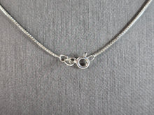 Load image into Gallery viewer, Womens Vintage Estate Sterling Silver Heart Pendant Locket Necklace 8.2g E7149