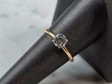 Load image into Gallery viewer, Womens Vintage Estate 14k Gold Diamond Engagement Ring 2.7g E7154