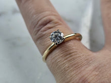 Load image into Gallery viewer, Womens Vintage Estate 14k Gold Diamond Engagement Ring 2.7g E7154