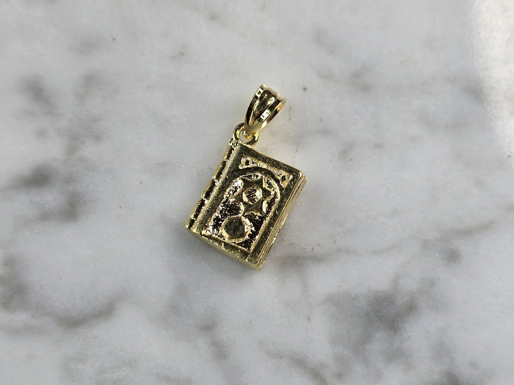 Sterling Silver Gold Tone Jewish Judaica Hebrew Torah Charm Pendant 2.3g E7167