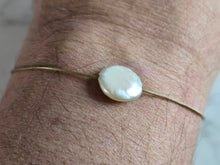 Load image into Gallery viewer, Womens Vintage Sterling Silver Gold Tone Abalone MOP Bracelet 1.8g E7168