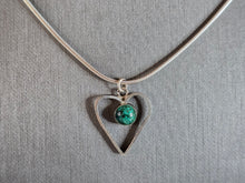 Load image into Gallery viewer, Womens Vintage Estate Heart Malachite Pendant W/ Necklace 10.0g E7182