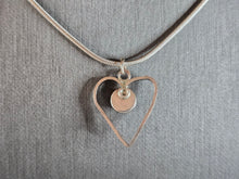 Load image into Gallery viewer, Womens Vintage Estate Heart Malachite Pendant W/ Necklace 10.0g E7182