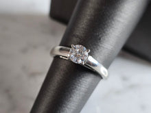 Load image into Gallery viewer, Womens Vintage Estate Platinum Diamond Ring, 4.3g E7221