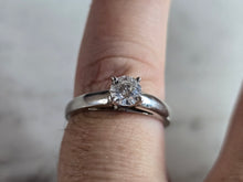 Load image into Gallery viewer, Womens Vintage Estate Platinum Diamond Ring, 4.3g E7221