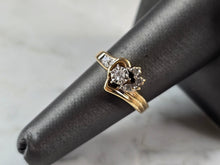 Load image into Gallery viewer, Womens Vintage Estate 10K Gold Diamond Heart Ring 3.1g E7246