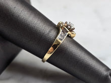 Load image into Gallery viewer, Womens Vintage Estate 10K Gold Diamond Heart Ring 3.1g E7246