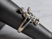 Load image into Gallery viewer, Womens Vintage Estate Sterling Silver Hinged Lovers Ring 4.0g E7259