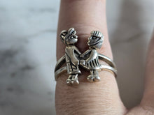 Load image into Gallery viewer, Womens Vintage Estate Sterling Silver Hinged Lovers Ring 4.0g E7259