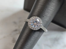 Load image into Gallery viewer, Womens Vintage Estate Sterling Silver CZ Ring 3.1g E7311