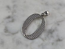 Load image into Gallery viewer, Womens Sterling Silver Initial Letter " O " Pendant 1.5g E7316