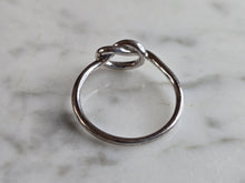 Load image into Gallery viewer, Womens Vintage Estate Sterling Silver Lovers Knot Ring 1.3g E7321