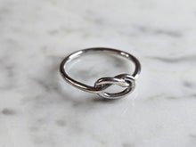 Load image into Gallery viewer, Womens Vintage Estate Sterling Silver Lovers Knot Ring 1.3g E7321
