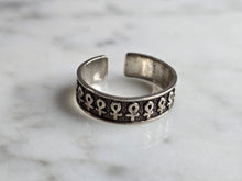 Load image into Gallery viewer, Womens Vintage Estate Sterling Silver Ankh Cross Toe Ring 1.7g, E7355
