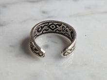 Load image into Gallery viewer, Womens Vintage Estate Sterling Silver Modernist Toe Ring 1.9g, E7357