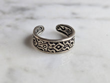 Load image into Gallery viewer, Womens Vintage Estate Sterling Silver Modernist Toe Ring 1.9g, E7357