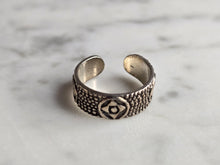 Load image into Gallery viewer, Womens Vintage Estate Sterling Silver Modernist Toe Ring 2.0g, E7358