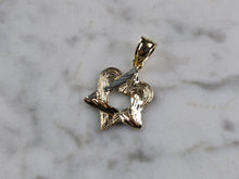 Load image into Gallery viewer, Womens 10k Yellow Gold Jewish Judaica Star of David Heart Pendant 1.2g E7361