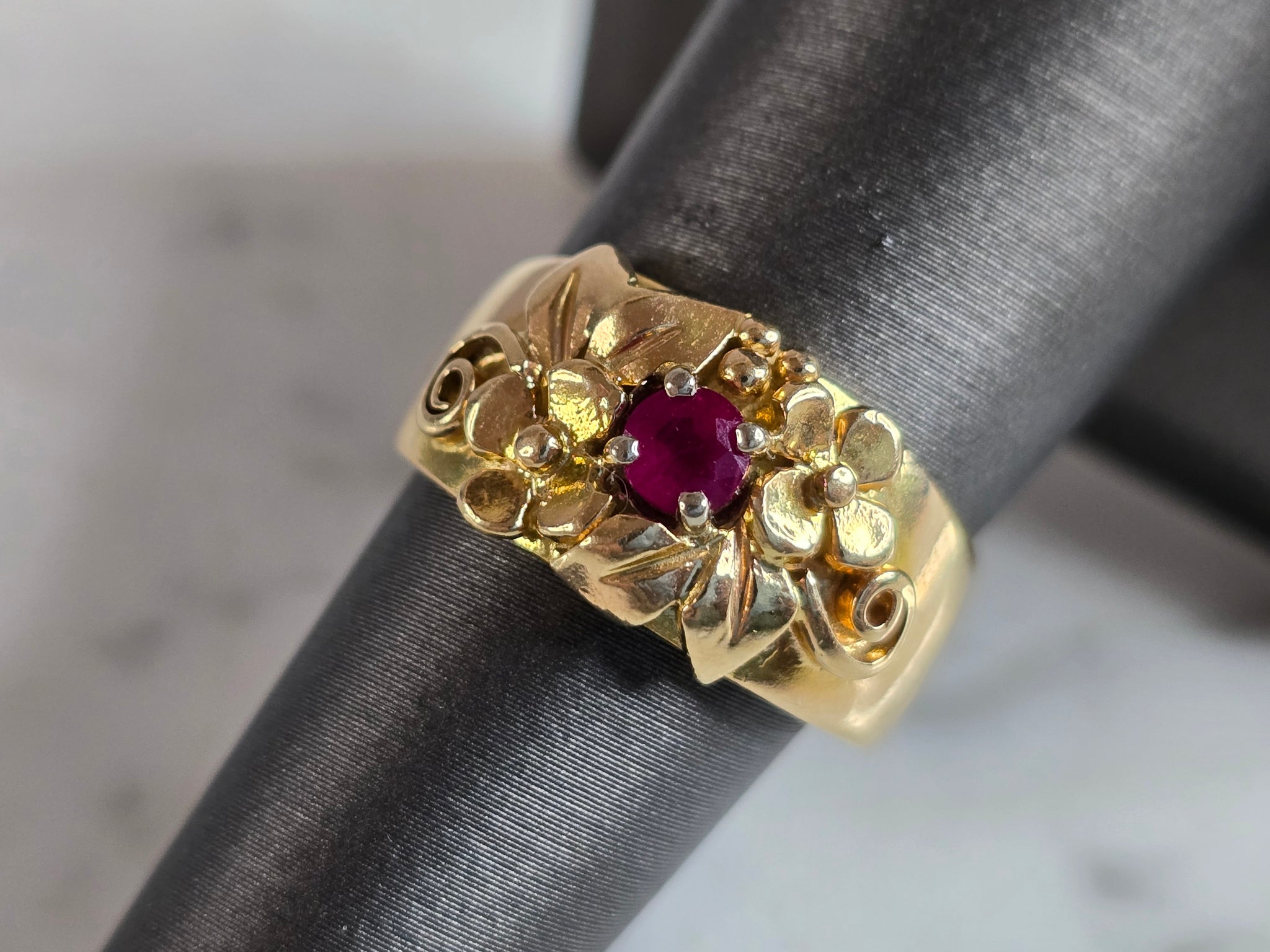 14K Yellow Gold Ruby Ring store Vintage Estate