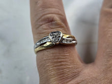 Load image into Gallery viewer, Womens Vintage Estate 10K Yellow White Gold Diamond Heart Ring 2.2g E7405