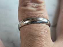 Load image into Gallery viewer, Mens Vintage Estate 10K White Gold FG Band Wedding Ring 4.0g E7412
